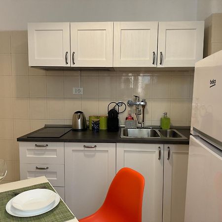 The Best Rent - Spacious One-Bedroom Apartment Near Colosseum Rome Bagian luar foto