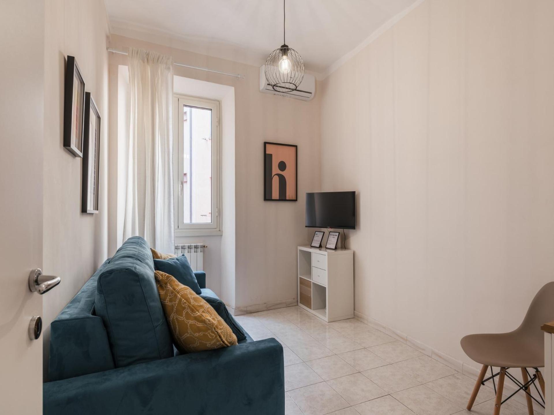 The Best Rent - Spacious One-Bedroom Apartment Near Colosseum Rome Bagian luar foto