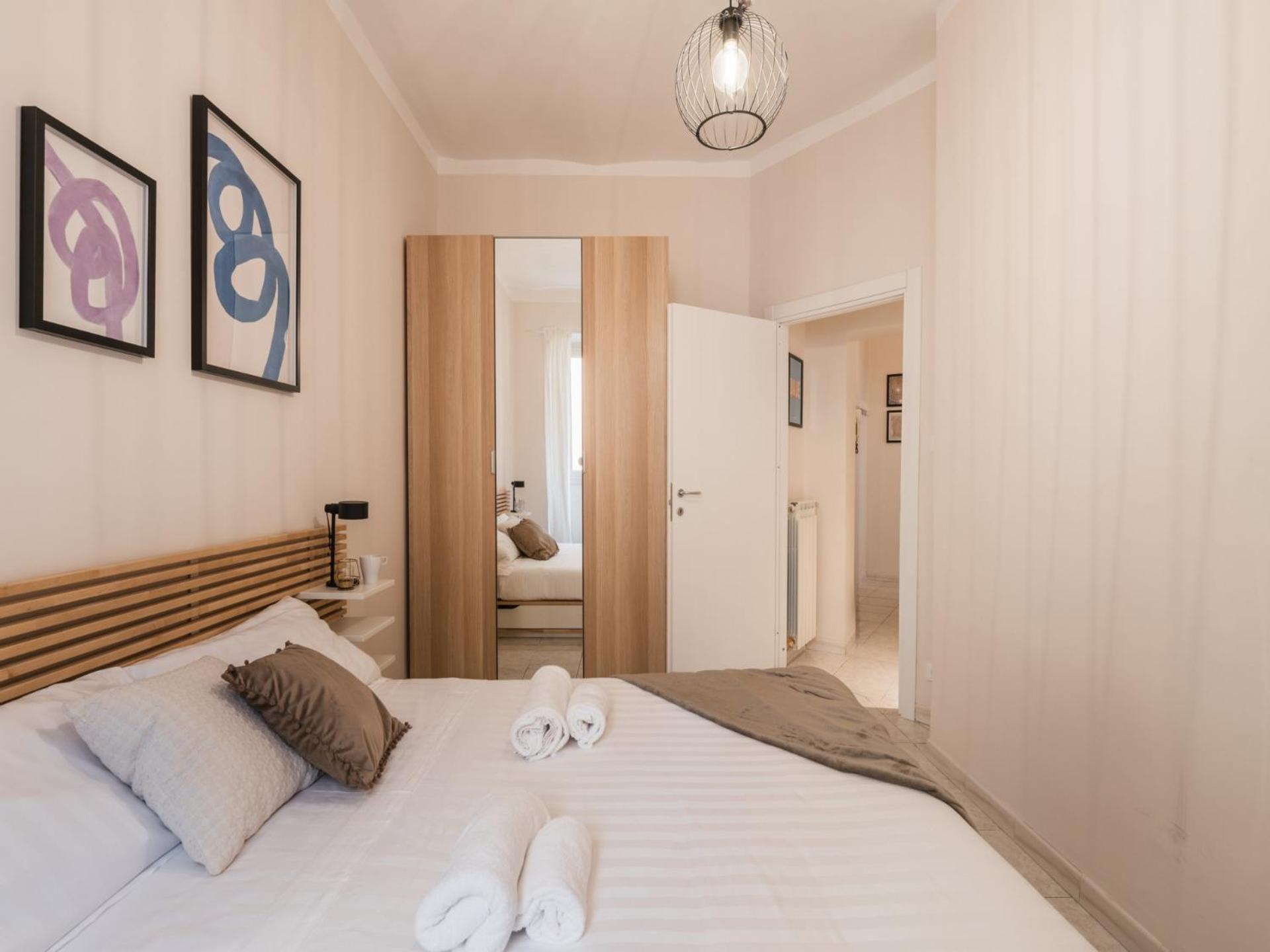 The Best Rent - Spacious One-Bedroom Apartment Near Colosseum Rome Bagian luar foto