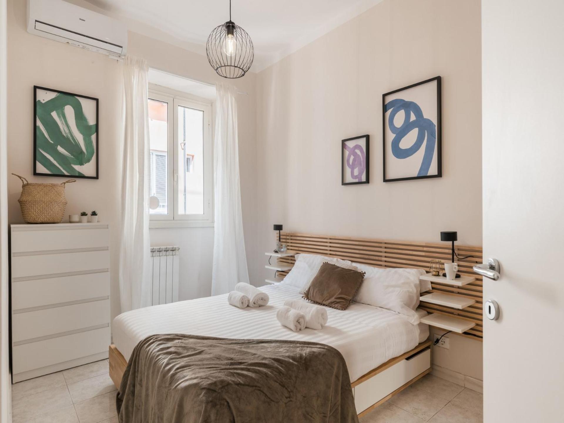 The Best Rent - Spacious One-Bedroom Apartment Near Colosseum Rome Bagian luar foto