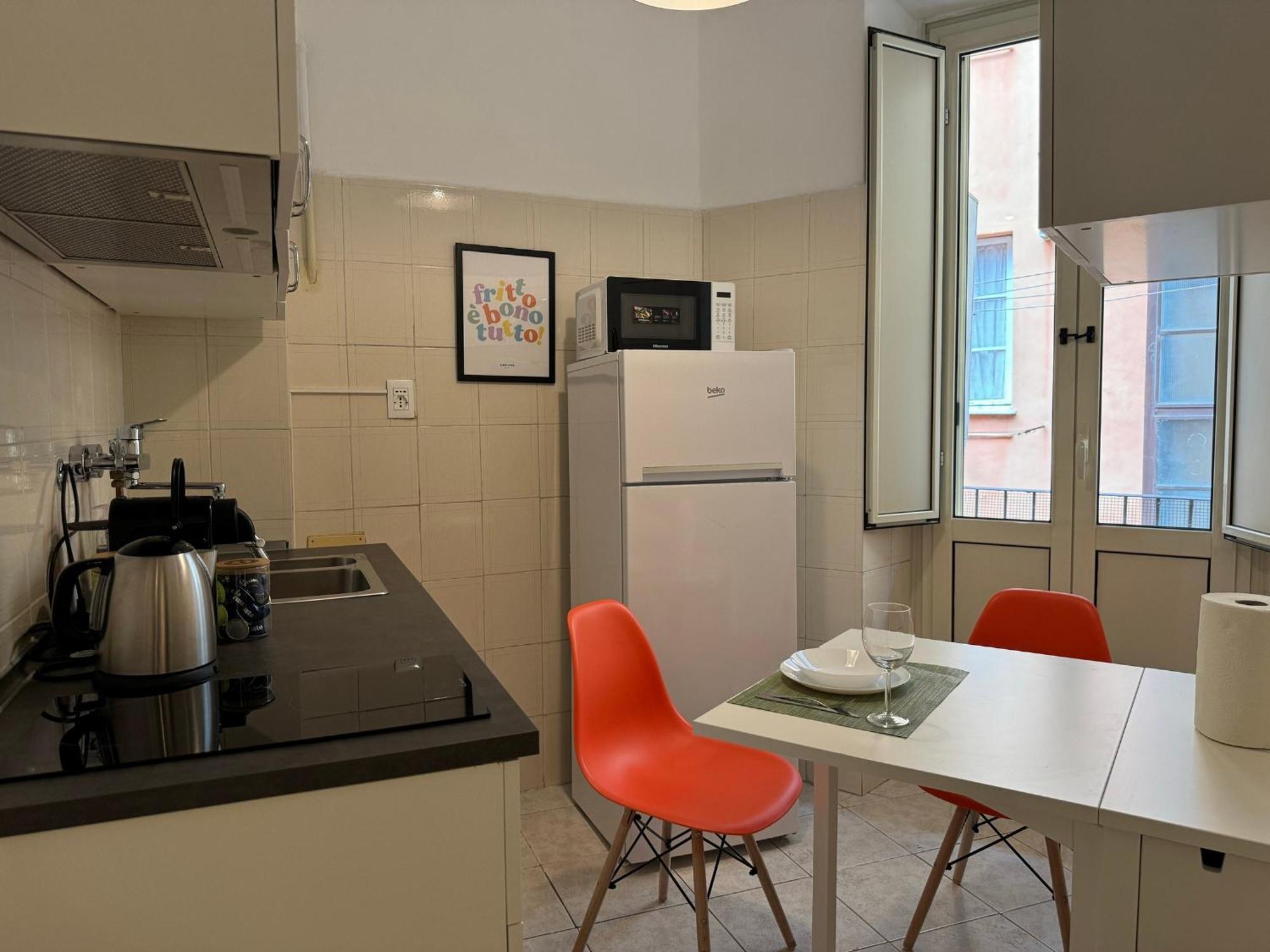 The Best Rent - Spacious One-Bedroom Apartment Near Colosseum Rome Bagian luar foto